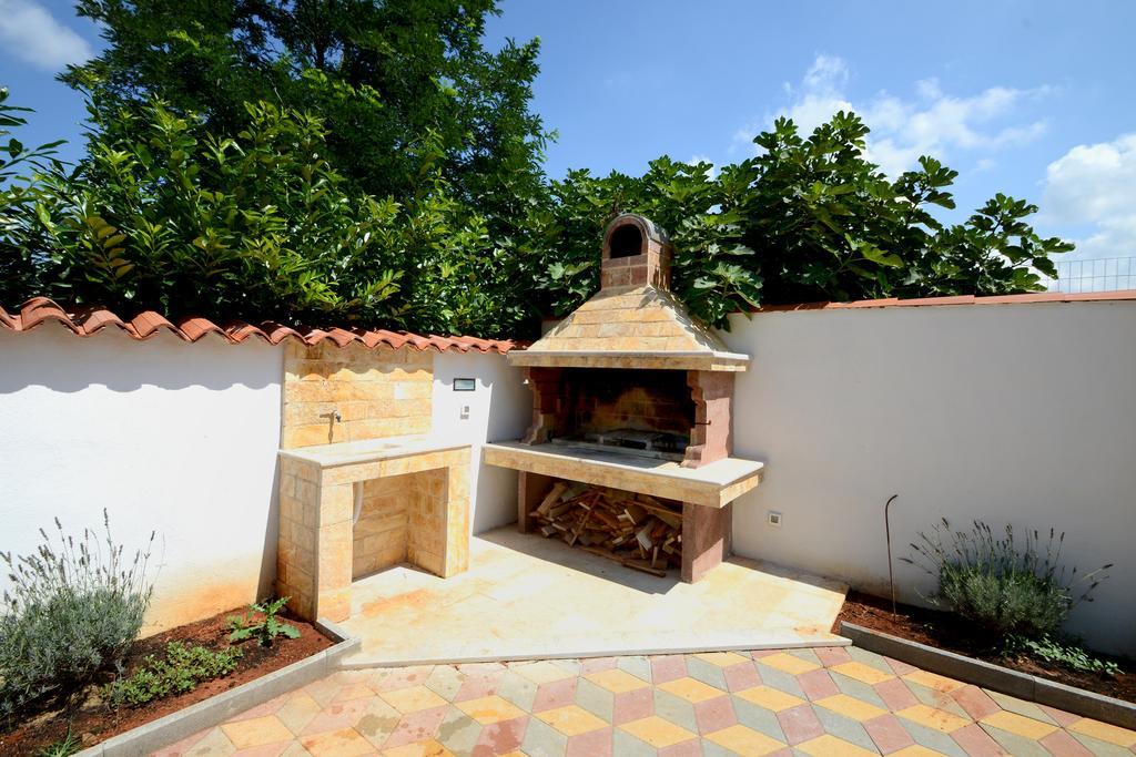 Apartments Villa Mimi Вишнян Екстер'єр фото